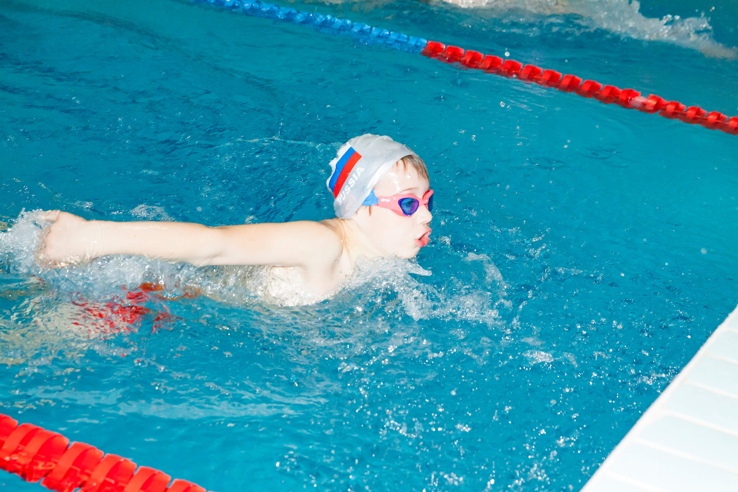 Познакомьтесь плавание. Вольное плавание. Школа плаванья план тренировок. Г.Дзержинск школьники в плавательном бассейне ФОК.